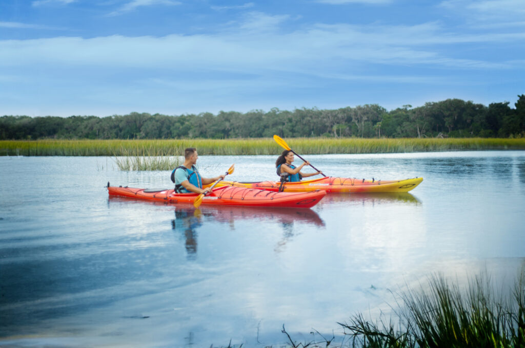 couple kayaking