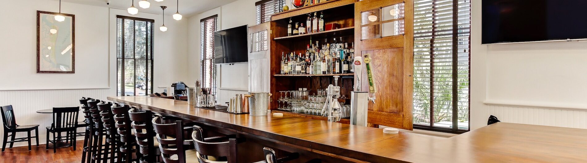 Amelia Schoolhouse Inn bar