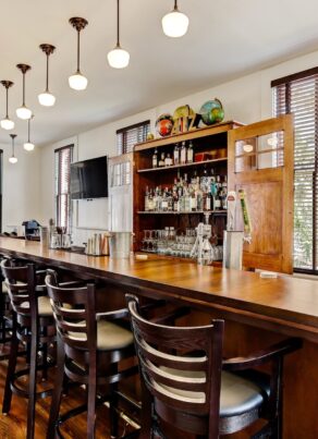 Amelia Schoolhouse Inn bar